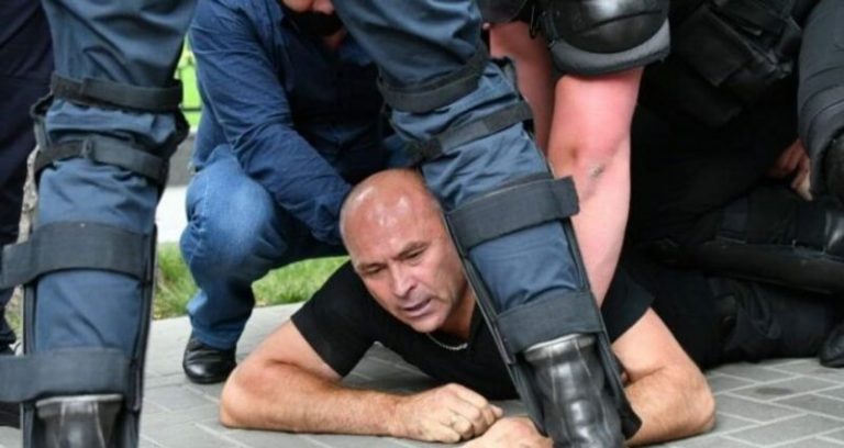 «Наши полицейские божьи одуванчики». Додон о вмешательстве полицейских в протест ветеранов