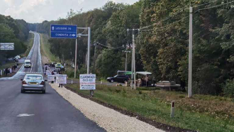 Протест «Просигналь, если ты против Додона» достиг резиденции президента в Кондрице