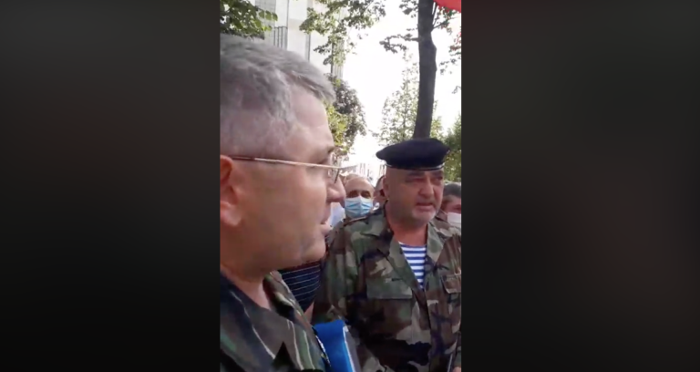 (LIVE/VIDEO) Ветераны войны на Днестре протестуют перед Парламентом. Они заблокировали бульвар Штефана чел Маре