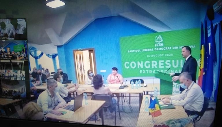 Влад Филат переизбран на пост главы председателя ЛДПМ