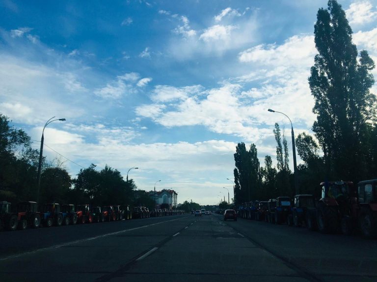 (Фото) Фермеры продолжают протестовать и сегодня