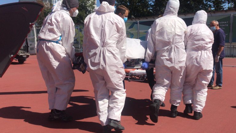 (Фото) Бригада SMURD выполнила операцию по транспортировке 67-летнего мужчины из Окницы в Кишинев