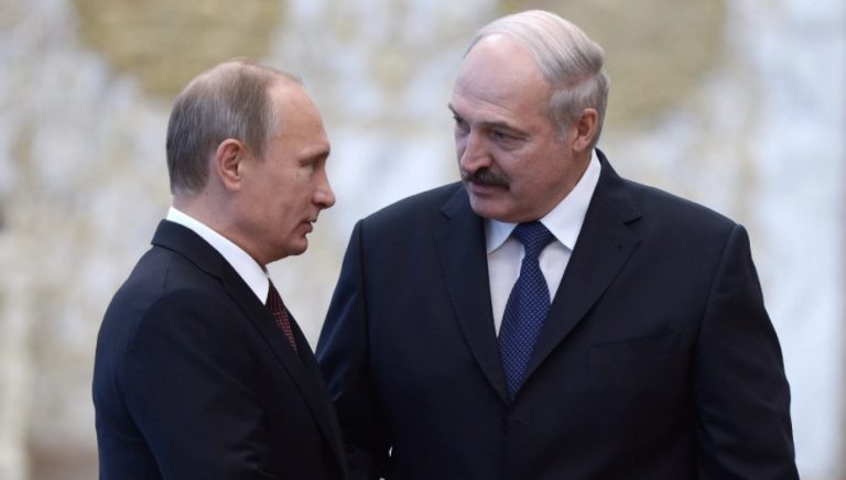 После разговора с Путиным Лукашено завил, что Россия готова оказать помощь в сфере безопасности при первом запросе