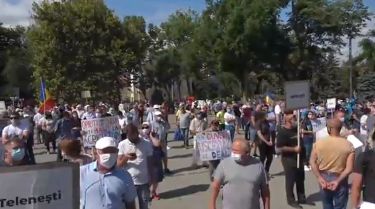 LIVE: «Победим воровство, остановим бедность!». Под таким лозунгом начался протест в Кишиневе, организованный PAS