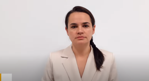 «Мирный выход граждан на улицу власть превратила в кровавую бойню. Ситуация критическая». Светлана Тихановская выпустила новое видеообращение
