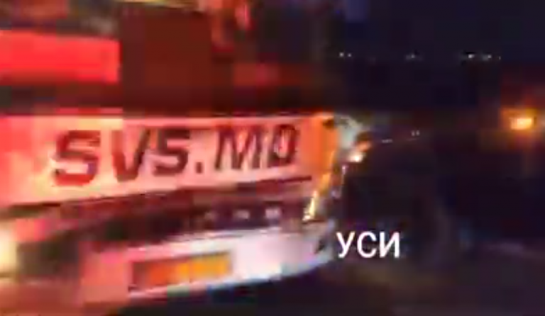 (ВИДЕО) Автобус Москва-Чадыр-Лунга столкнулся с внедорожником в Украине