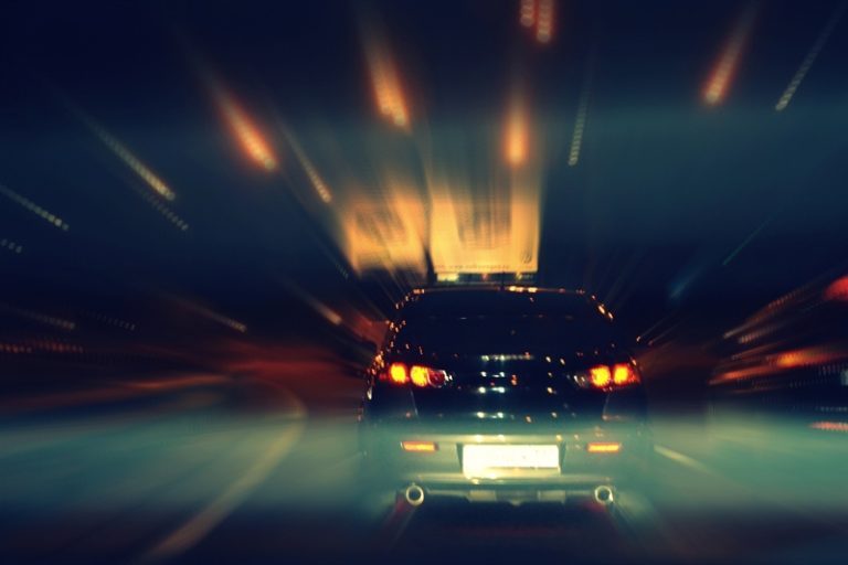 В Кишиневе снова устраивают ночные гонки на виадуке. Что предпримет полиция?
