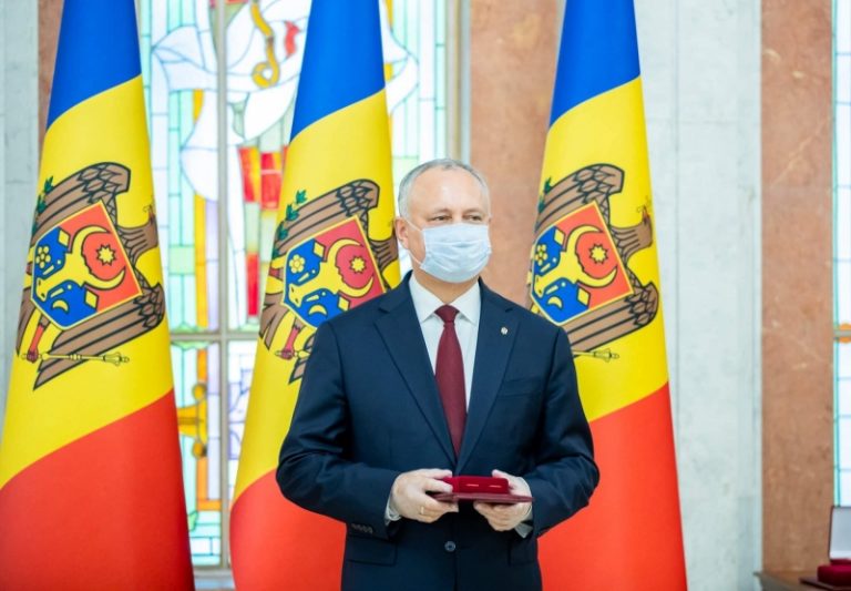 Наградил, но не знает лично: Администрация президента Додона о присвоении ордена экс-главе ОПГ
