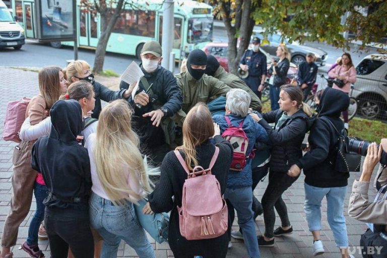 (Видео) «Ситуация с Колесниковой должна быть полностью прояснена». Франция осуждает необоснованные аресты в Беларуси