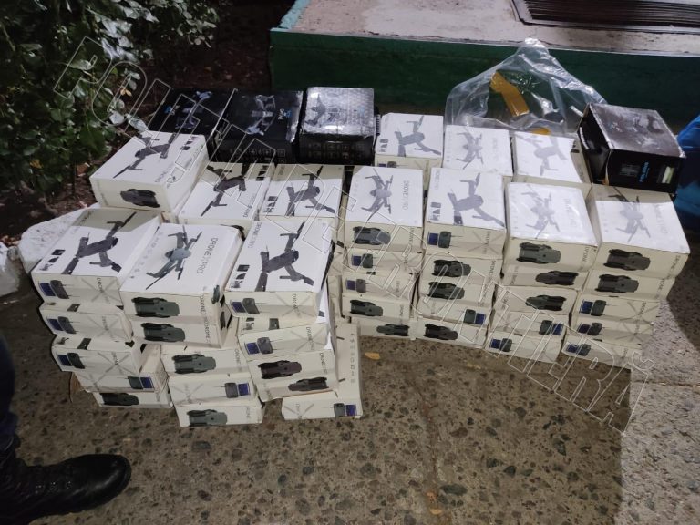 (ФОТО) Пограничники конфисковали 100 дронов без документов о происхождении