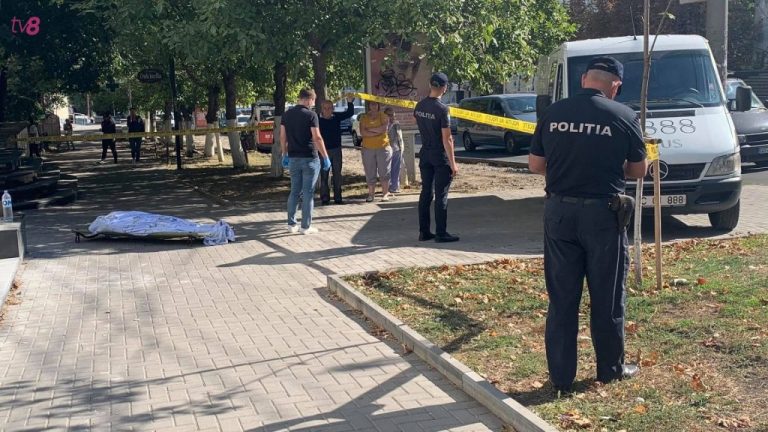 (Фото) Трагический случай в Кишиневе: женщина умерла по дороге домой