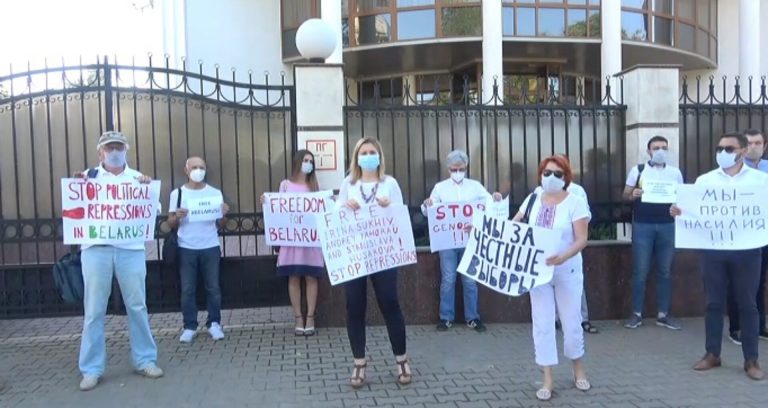 (ВИДЕО) Новая акция протеста у Посольства Республики Беларусь в Кишиневе: «Мы требуем свободных и справедливых выборов»