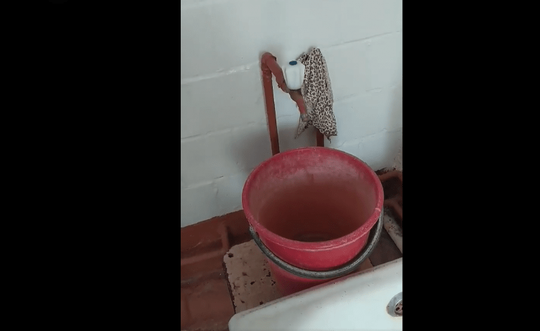 (ВИДЕО) Без воды и с насекомыми: условия в Страшенской и Бельцкой больницах, где лежат пациенты с COVID-19