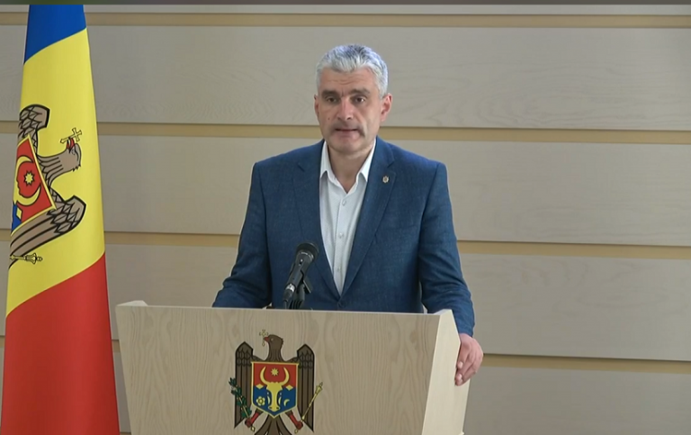 Слусарь обвиняет Правительство в том, что оно почти ничего не делает для поддержки фермеров