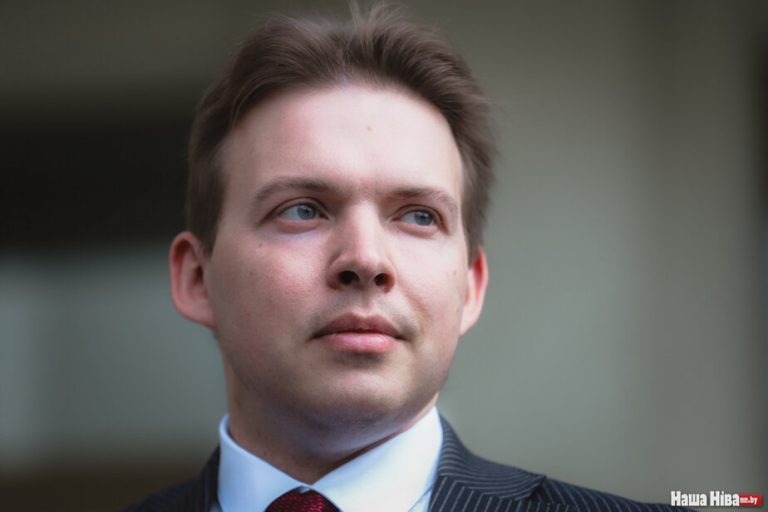 Адвокат Максим Знак находится в СИЗО. КС Беларуси просит его прекратить голодовку