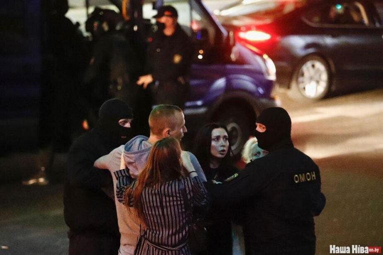 Жители Беларуси вышли на митинги в ответ на необъявленную инаугурацию Лукашенко. Силовики их жёстко разгоняли