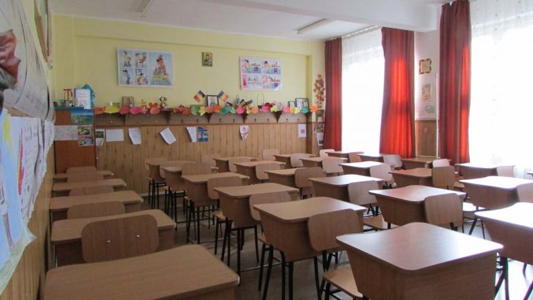 Министр Шаров: Осенние каникулы могут продлить до 2 ноября
