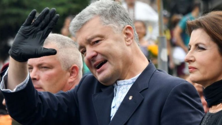 Порошенко попал в больницу с коронавирусом. У него двустороннее воспаление легких