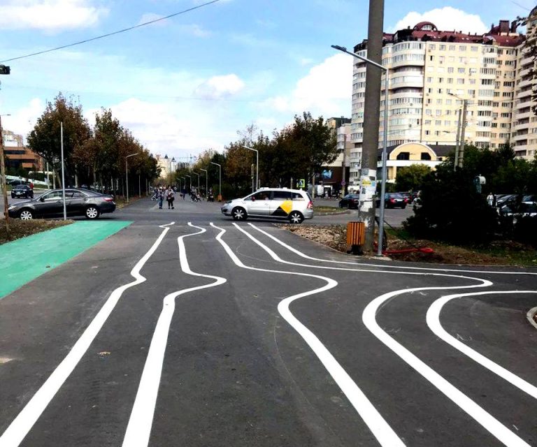 ФОТО ДНЯ: «Дороги для НЛО по фэншую». В сети обсмеяли новую разметку в Кишиневе