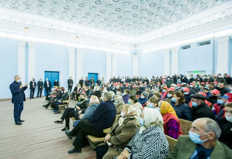 (ВИДЕО) Журналистов NordNews не пустили на встречу Додона с избирателями