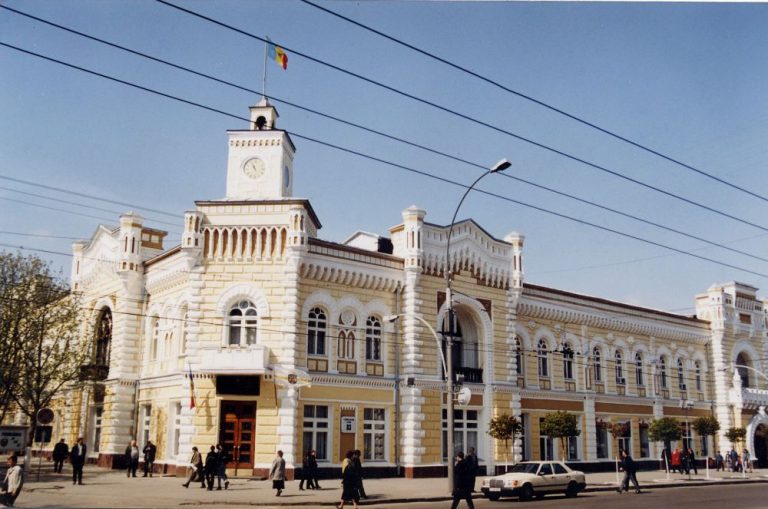 По факту ложного сообщения о бомбах в Примэрии Кишинева и посольстве Украины возбуждено уголовное дело