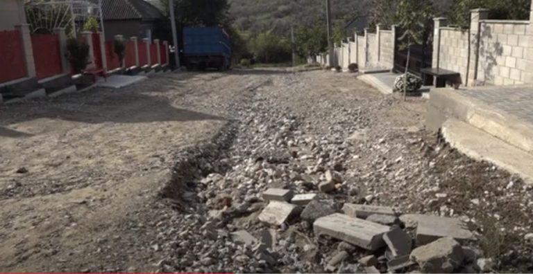 (ВИДЕО) Ущерб от смытых дорог в Комрате после последних дождей составил 600 тысяч леев