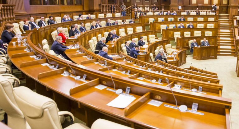 Усатый: В ближайшие дни большинство депутатов из Pro Moldova покинет фракцию