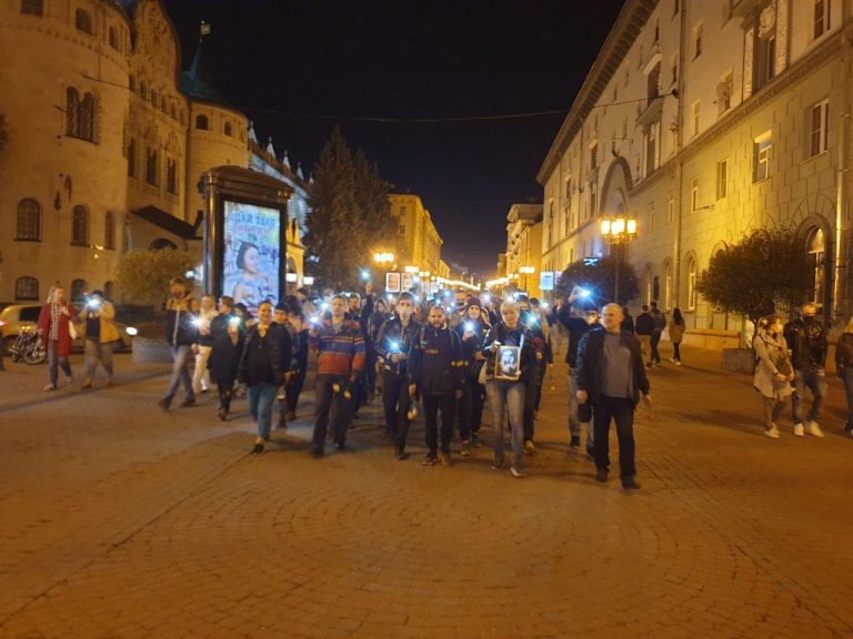 Стихийное шествие устроили жители Нижнего Новгорода после самоубийства главреда KozaPress