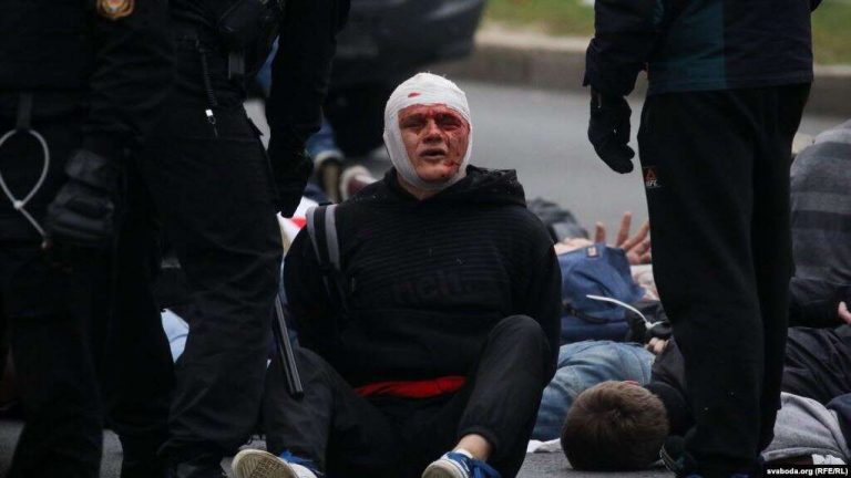 Для разгона протестного шествия в Минске использованы водомёты