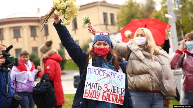 В Минске проходит женский марш
