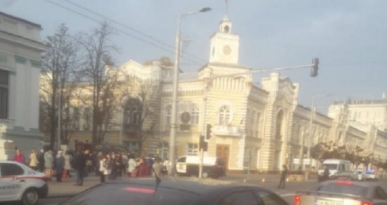Сообщение о бомбе в посольстве Украины и у примарии Кишинева