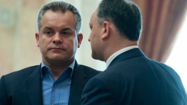 Ziarul national: Додон встретился с Плахотнюком и чиновником из Кремля во время поездки на Афон. Комментарий президента