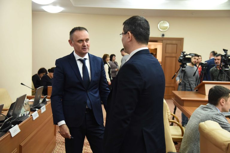 Где работает экс-советник премьера Кику Виталий Драганча?