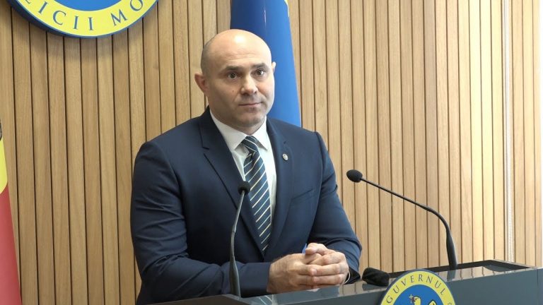 Глава МВД Павел Войку повторно заразился COVID-19
