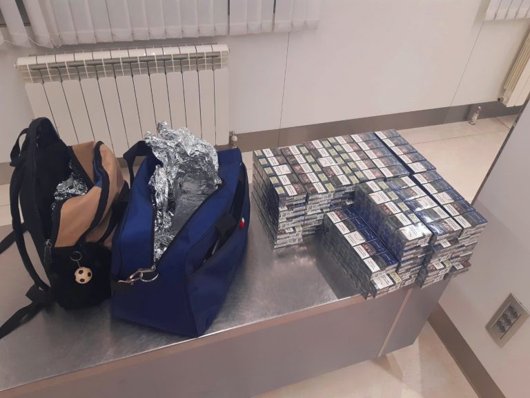 (ФОТО) Ситуация на молдавской таможне: Спрятал сигареты в фольгу, чтобы их не нашли при сканировании, но попался из-за своего странного поведения