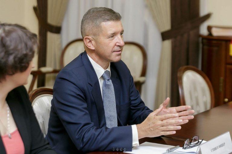 Выборы в Молдове: Посольство Великобритании призывает учреждения устранить выявленные недостатки до второго тура выборов