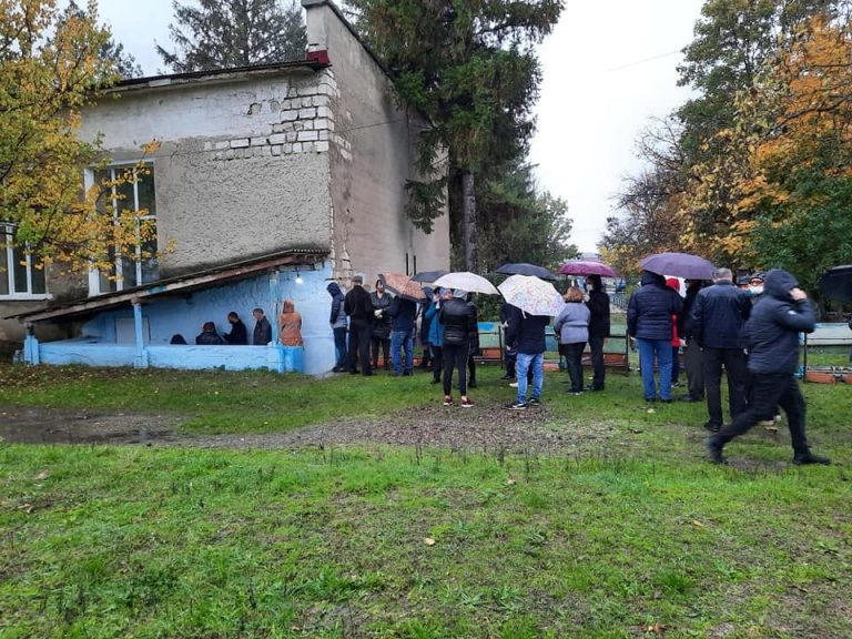 (ФОТО) PAS собирает доказательства нарушений на выборах и призывает присылать им фото и видео