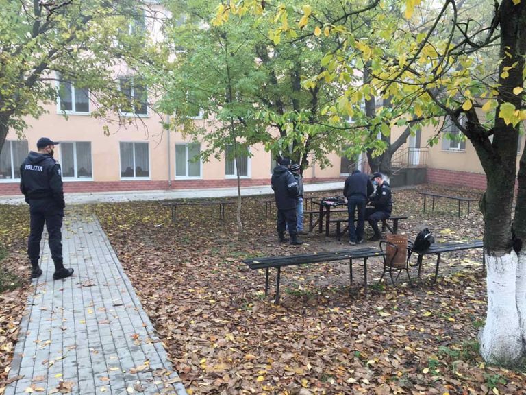 (ФОТО) Полицию уведомили о возможной фальсификации бюллетеней. Что обнаружили стражи правопорядка?