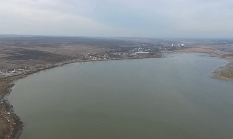 Около 3,5 млн. леев необходимо для укрепления дамбы в Комрате. Примария обратилась в Исполком и «Apele Moldovei»