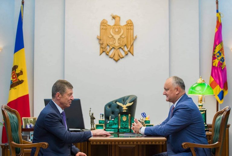 Додон планирует поездку в Россию после разговора с Козаком. За что его благодарил российский политик?