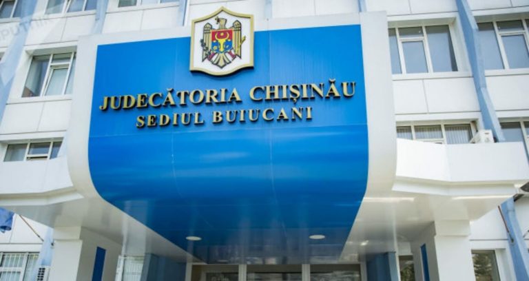 Полиция получила информацию о бомбе в здании суда в Кишиневе. Всех эвакуировали