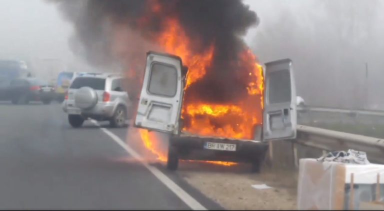 (ВИДЕО) На трассе у села Пересечино горит автомобиль