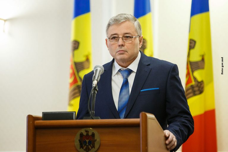 Ректор одного из ВУЗов Молдовы подписывал документы в отношении своих сыновей. ANI выявил конфликт интересов, ректору может грозить отставка