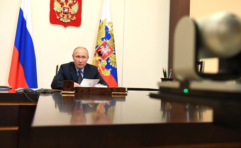 Путин подписал закон об уголовном наказании за «фейки» об армии