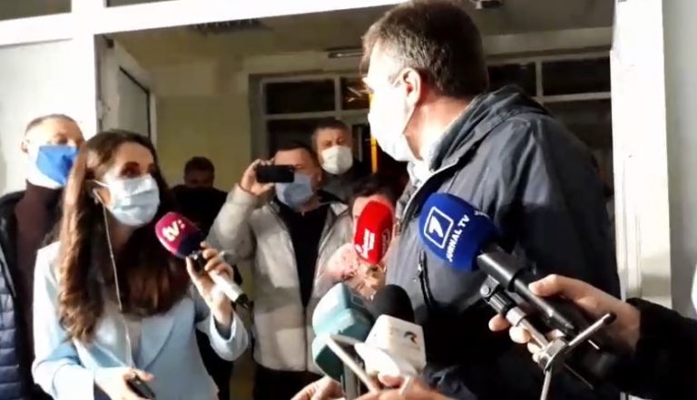 (LIVE) Киртоакэ пришел в офис ПСРМ с «подарком» для Додона