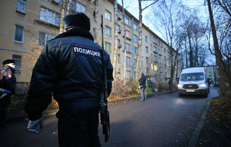 (upd) Житель Санкт-Петербурга, который захватил шестерых детей в заложники, cдался полиции