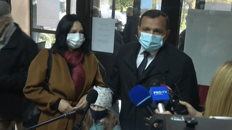 Кандидат в президенты Андрей Нэстасе пришел на участок с семьей: «Голосую за Молдову, из которой не нужно будет уезжать»