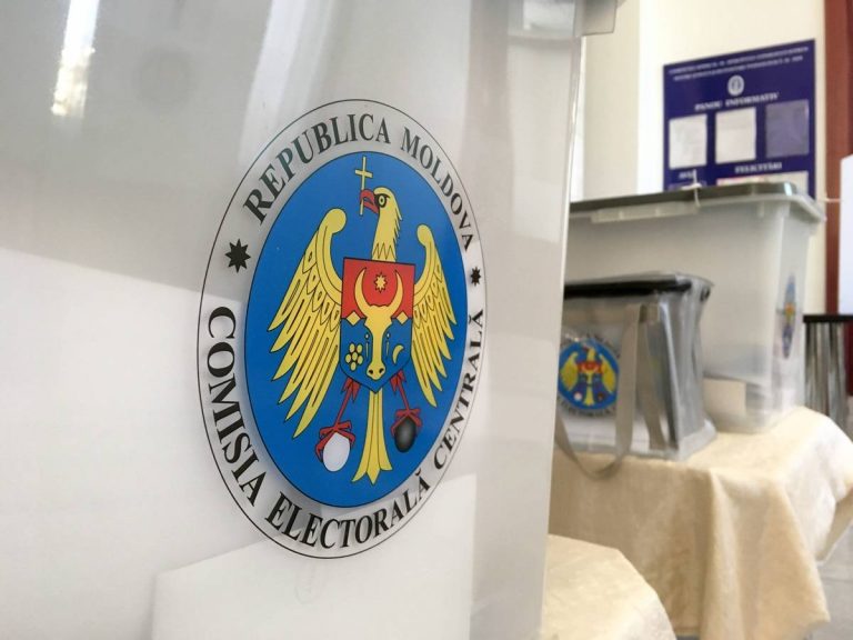 В Садова, откуда родом Додон, избиратели не успели проголосовать до 21:00. Что произошло с урной?