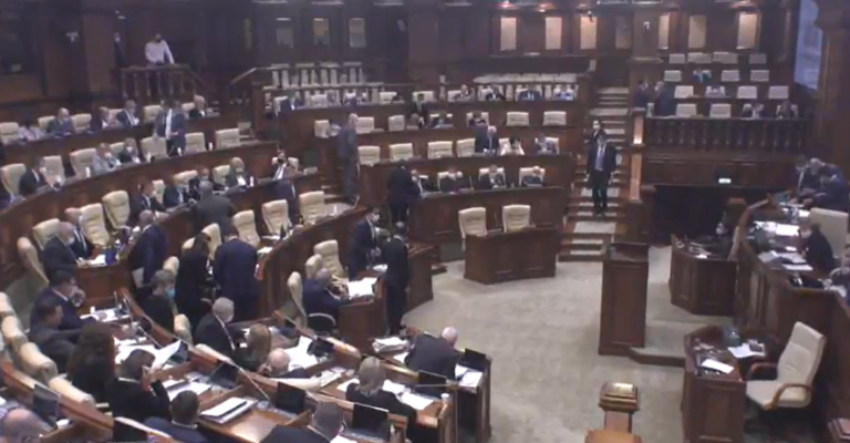 (LIVE) Заседание Парламента: За дополнительные меры по предотвращению распространения COVID-19 проголосовали в первом чтении