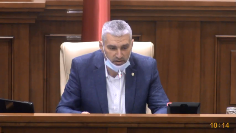 Платформа DA требует заслушать премьер-министра и министра экономики на пленарном заседании парламента